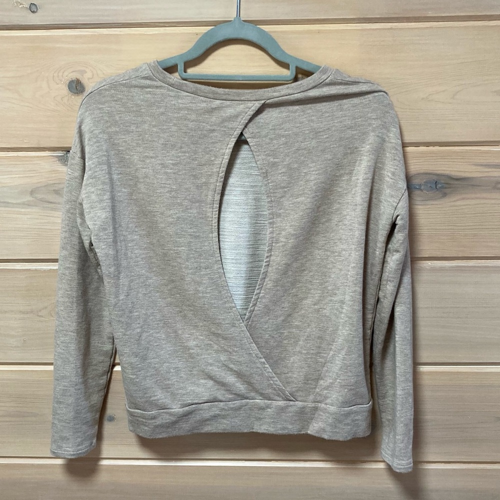KEYHOLE BACK sweatshirt size small